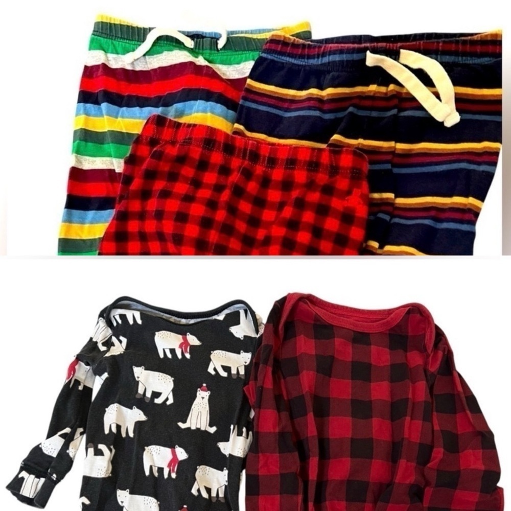 3 pants 2 onesies of 4 GAP brannan bear 1 Carters onesie 12 -18 months holiday